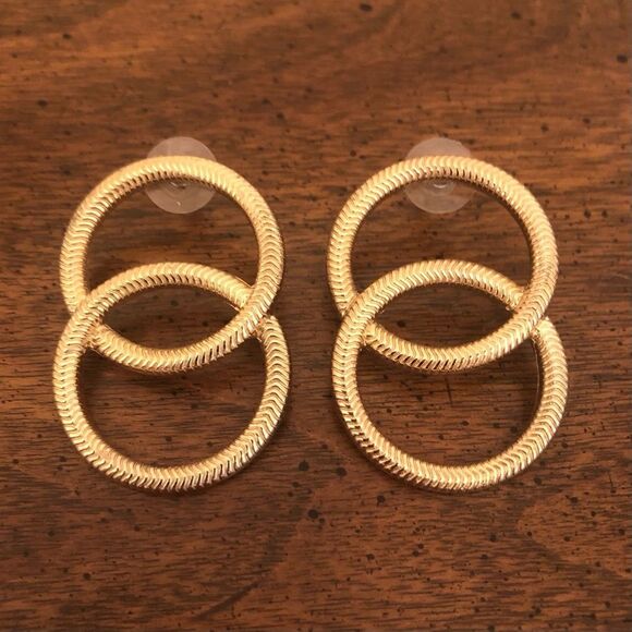 Sugarfix by BaubleBar | Interlocking Hoop Earrings | 2” Length - Picture 1 of 2